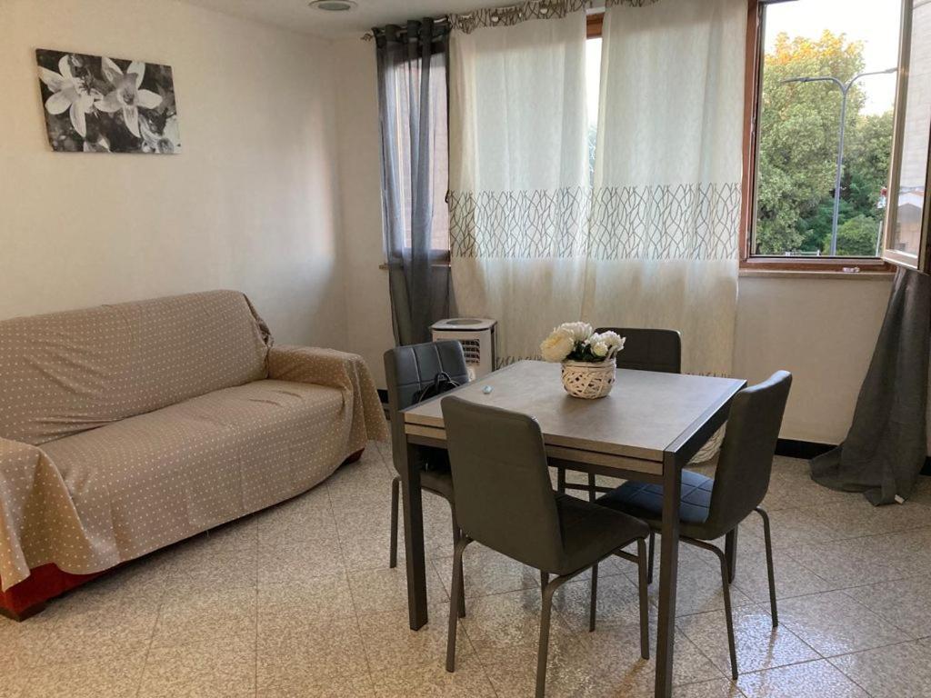 Appartamento Sulla Piazza 90 M Dal Mare Anzio Exterior foto